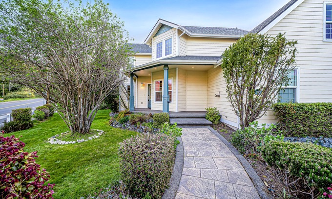 Brookings House | Two-Story Home w/Free WiFi, Electric Fireplace, Balcony, Hot Tub, Washer/Dryer