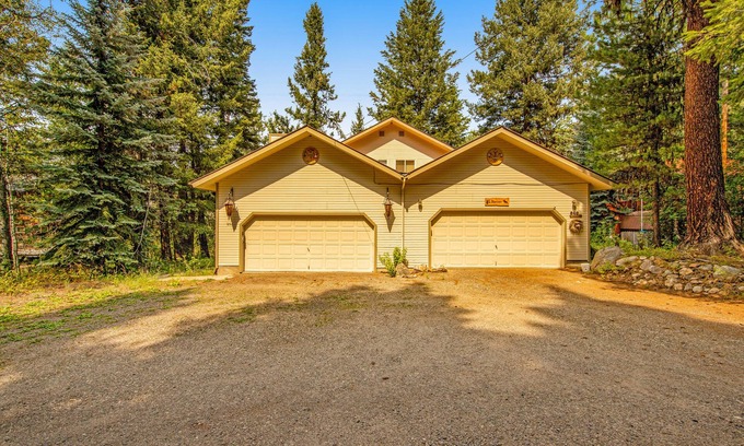 McCall House | Two-story home with high-speed WiFi and wood stove in great location
