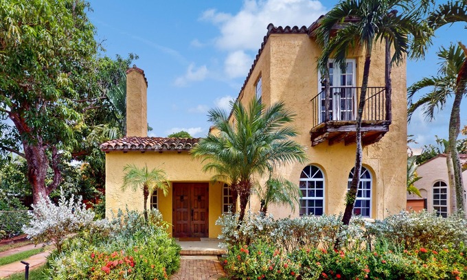 West Palm Beach House | Two-story villa & casita with an optionally-heated pool, washer/dryer, & AC