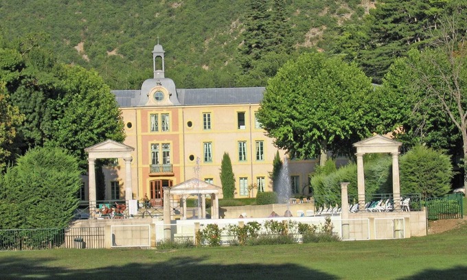 Montbrun-les-Bains Apartment | Two Studios with pool, in garden Park nearby spas and views at the Mont Ventoux.