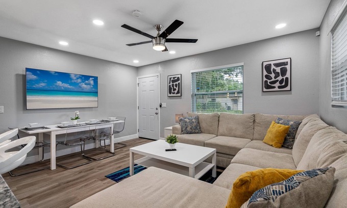 Bearss Plaza House | Two Units Combined Sleeps 12 People