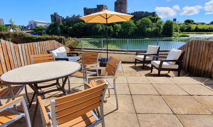 Pembroke Cottage | TY CASTELL, family friendly, with a garden in Pembroke