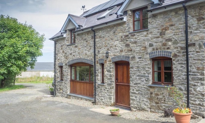 Llanllwchaiarn House | Ty Ceiniog New Quay
