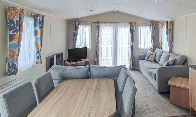 St George House | Ty Gwyn Platinum 2 Caravan