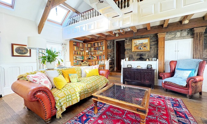 Garndolbenmaen House | Ty Isaf - Two Bedroom House, Sleeps 4