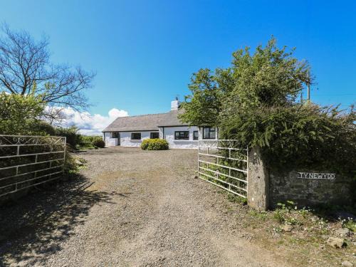 Newport House | Ty-Newydd Cottage