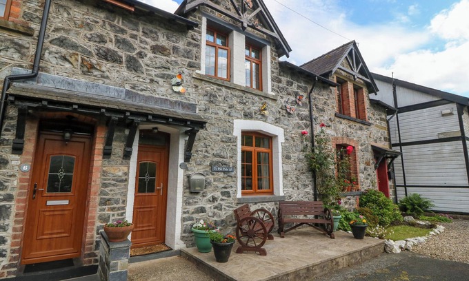 Gwynedd- Snowdonia House | TY PILI PALA, family friendly, with a garden in Betws-Y-Coed