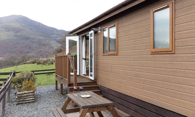 Beddgelert Cabin | Ty Pren: Cosy Lodge with Panoramic Windows & Mountain Views