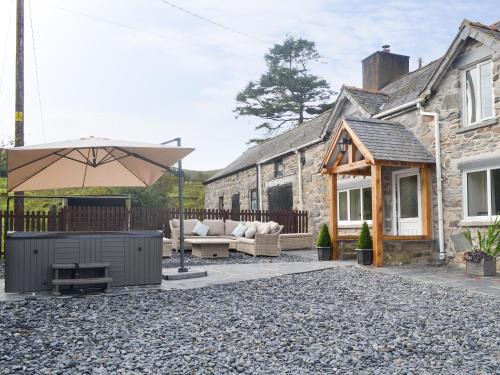 Cwmtirmynach House | Tyddyn Eli