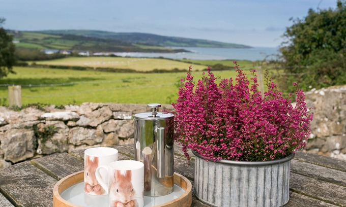 Moelfre Apartment | Tyn Lon - a sea view that sleeps 9 guests in 5 bedrooms