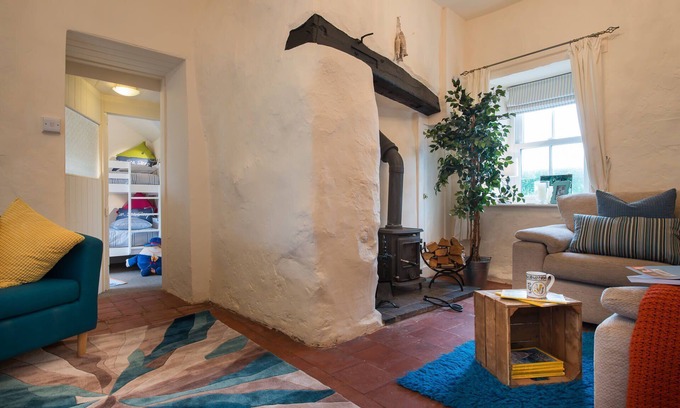 Rhosneigr Cottage | Tyn Lon: Traditional Anglesey holiday cottage, 4 guests