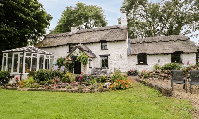 Moelfre Cottage | TYN Y GRAIG, family friendly, character holiday cottage in Moelfre