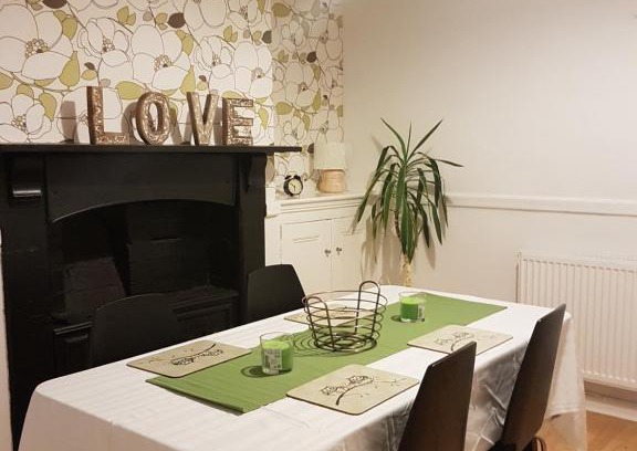 Grangetown House | Tynant House- Modern 3 bed house- City centre and FREE parking