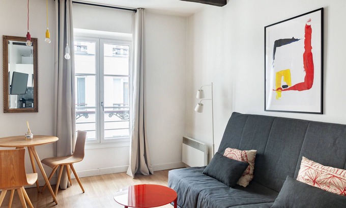 8th Arrondissement Apartment | Typical nest on Champs-Elysées - Civil lease