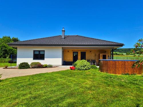 Dvur Kralove nad Labem House | Ubytování nad přehradou