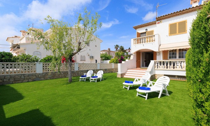 Miami Platja Ski Chalet | UHC CASA MISTRAL · Private Garden with BBQ · 50m Cristal Beach