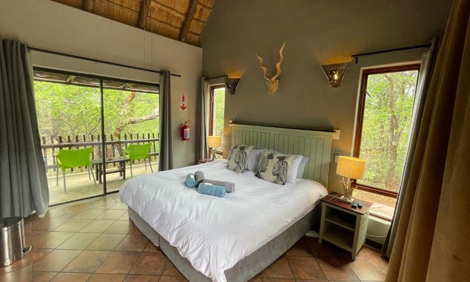 Hoedspruit Cabin | Ujabule Lodge