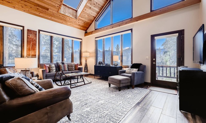 Forest Hills House | Ullr Haus: EV Enabled, Private Hot Tub, Mountain Views, Foosball, Sauna