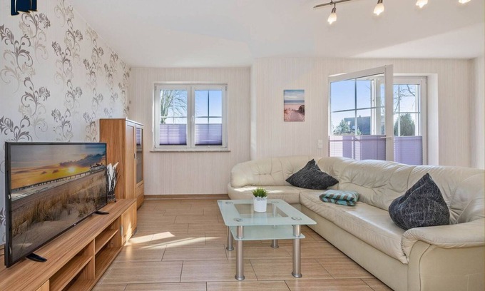 Kachlin House | Ulme - Family-friendly vacation home in Kachlin with garden & playground in