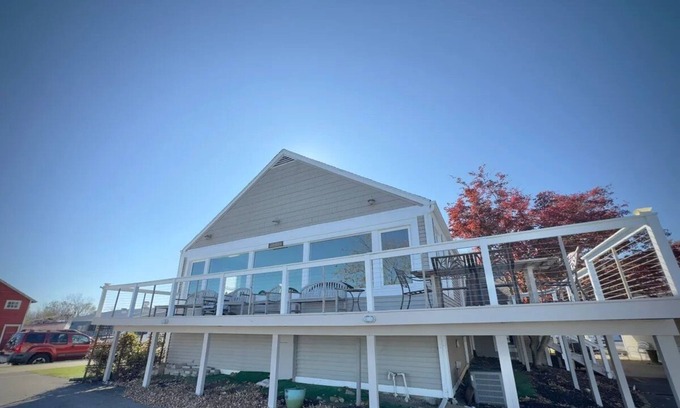Huron House | Ultimate Beachfront Home w/6 Bedrooms-walk to everything!
