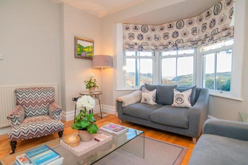 Kingsbridge House | Ultimate Coastal Luxury - 5 Bed, Spacious, Parking, Hot Tub