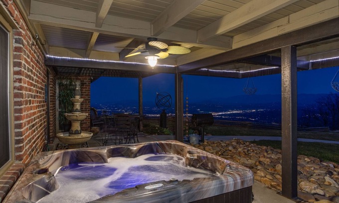 Sevierville Cottage | Ultimate Mountain Retreat