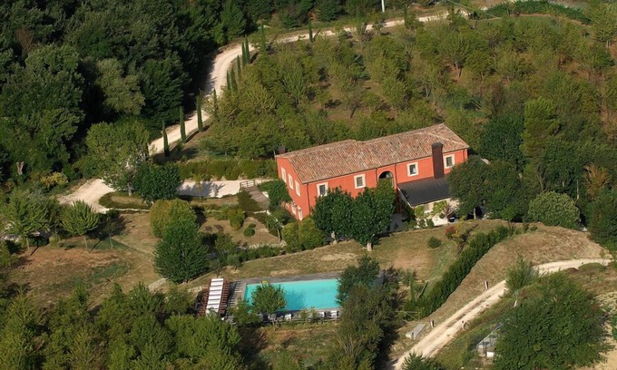 Todi House | Umbria - A country residence 6 Bedrooms w Ensuite Bathrooms