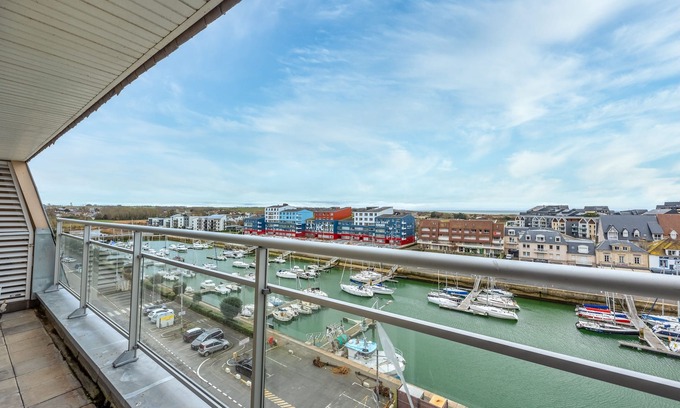 Courseulles-sur-Mer Apartment | Un Balcon sur le Port - Place de parking
