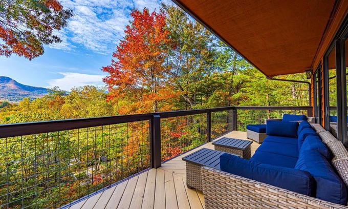 Gatlinburg - Pigeon Forge Cabin | Unbeatable Fall Views from this Stunning Mtn Cabin w/Hot Tub, Wildlife Sightings