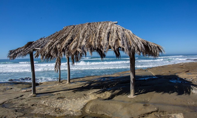 Beach Barber Tract House | Unbeatable views located at one of La Jolla`s best surf spots.