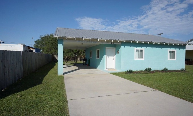 Port O Connor House | UNCLE WOODY'S #1 in POC-Pets ok but add Fees