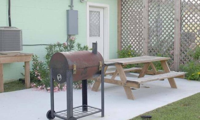 Port O Connor House | UNCLE WOODY'S #4 in POC-Pets ok but add Fees