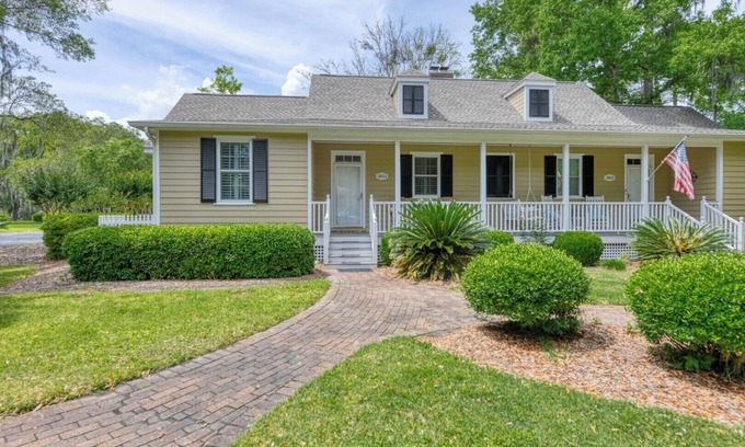Murrells Inlet House | Under the Oaks - Cottage at Wachesaw Plantation, Dog Friendly