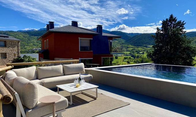 La Seu d'Urgell Cabin | Unforgettable super-sunny wine estate/luxury villa close to Andorra.