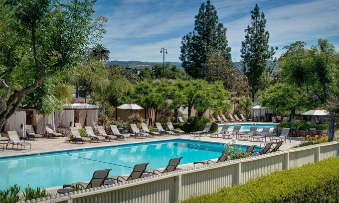 Napa Hotel | Unforgettable Napa Vacation! Short Drive from Andretti Winery, FREE Parking!