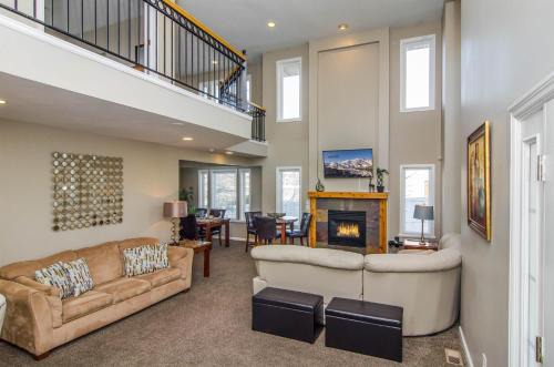 Midvale House | Union Cove 3-Plex in Salt Lake with Hot Tub