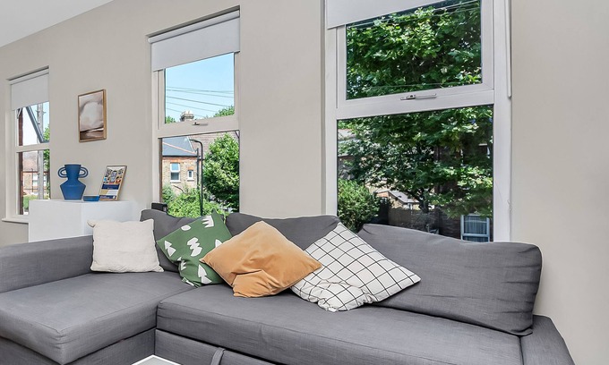 High Street Apartment | Unique 2 bedroom Flat in Heart of Walthamstow