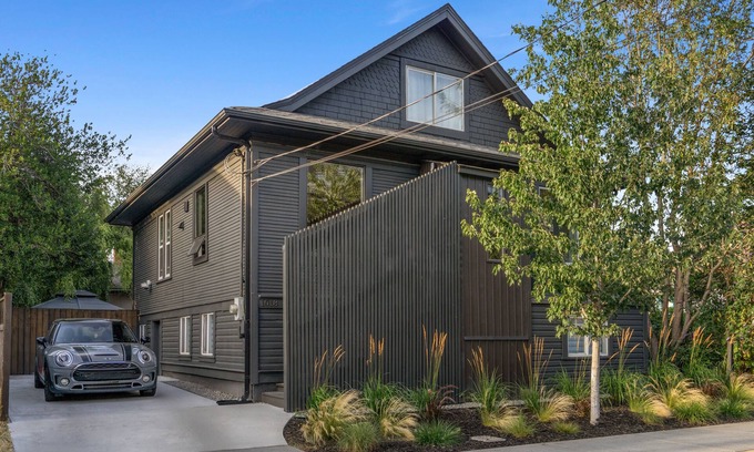 Downtown Victoria House | Unique 4BR House | Heart of Vic