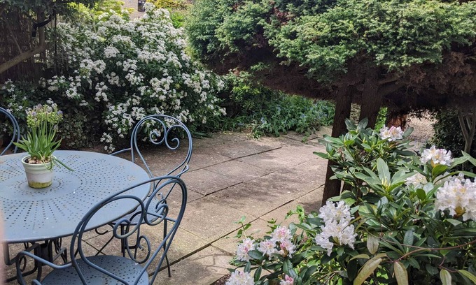 Chipping Campden Cottage | Unique Barn Conversion in Courtyard Setting with allocated parking space.