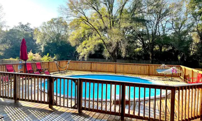 Bearss Plaza House | Unique cabin in the city pool home