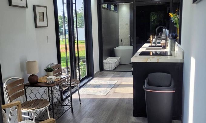 Lillian House | Unique Cooper's Luxury Bayview Container Home