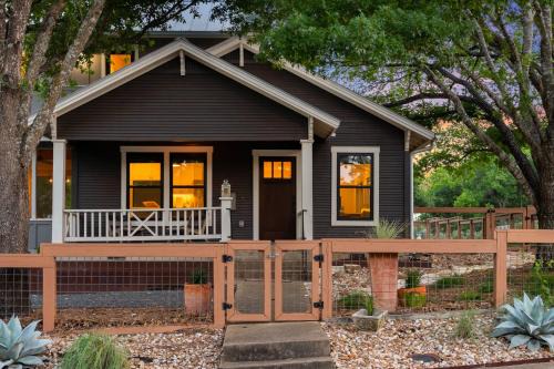 South River City House | Unique Hideaway 3BR 2BA Oak Shaded