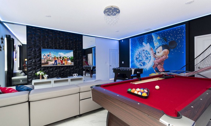 Davenport House | Unique High-end Luxury 8BR Villa- Pool w/Privacy, High Speed WiFi, Game Room -Champions Gate 9312SH