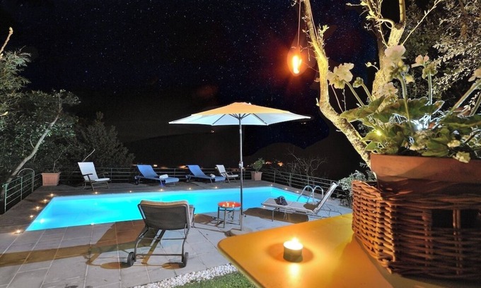 Velva Villa | Unique Seaview Retreat