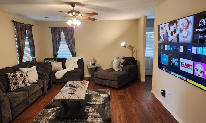 Houston House | Unique, spacious and well furnished 3-bedroom house in a quiet area of Houston.
