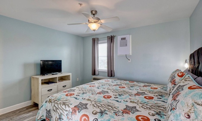 Surf City Hotel | Unit 010 at Tiffany's Motel