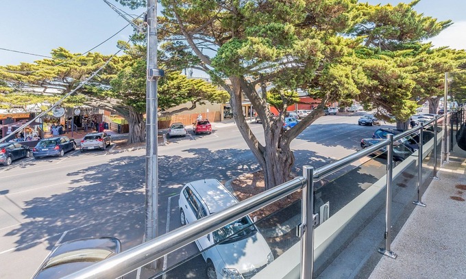 Cowes Apartment | Unit 1-83 Thompson Ave, spacious Unit in main Street, includes linen.