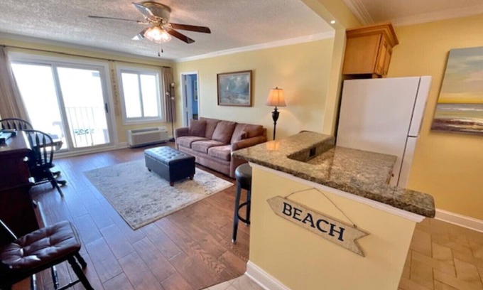 Northeast Virginia Beach Apartment | Unit 606 - Classic Oceanfront Condo at Dolphin Run