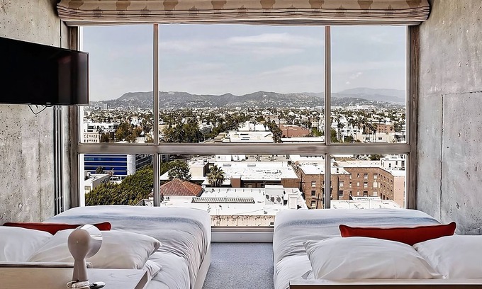 Wilshire Center House | Unleash Your Inner Explorer! 3 Comfortable Units, Pets Allowed, Outdoor Pool