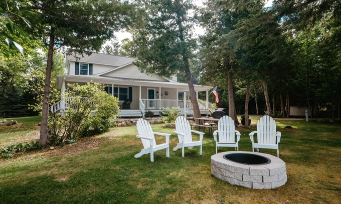 Traverse City House | Unwind and Discover Pure Bliss at Our Lakefront Retreat in Traverse City